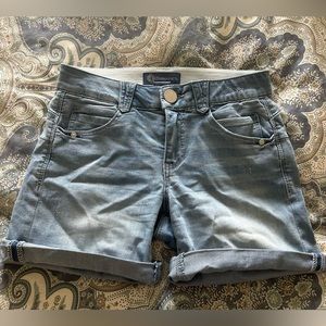 Democracy jeans shorts size 2. Stretchy and comfortable.
